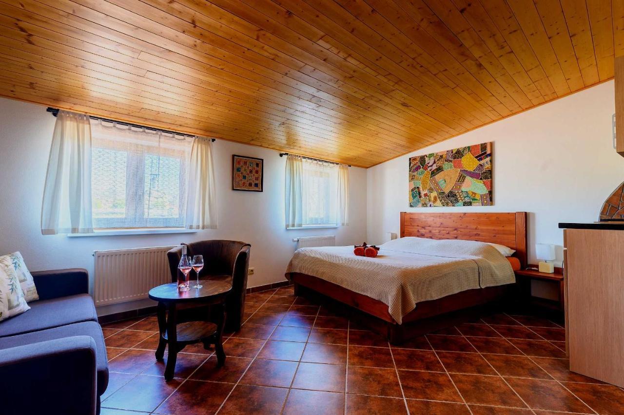 Penzion U Tri Ruzi Vrbice Exteriör bild